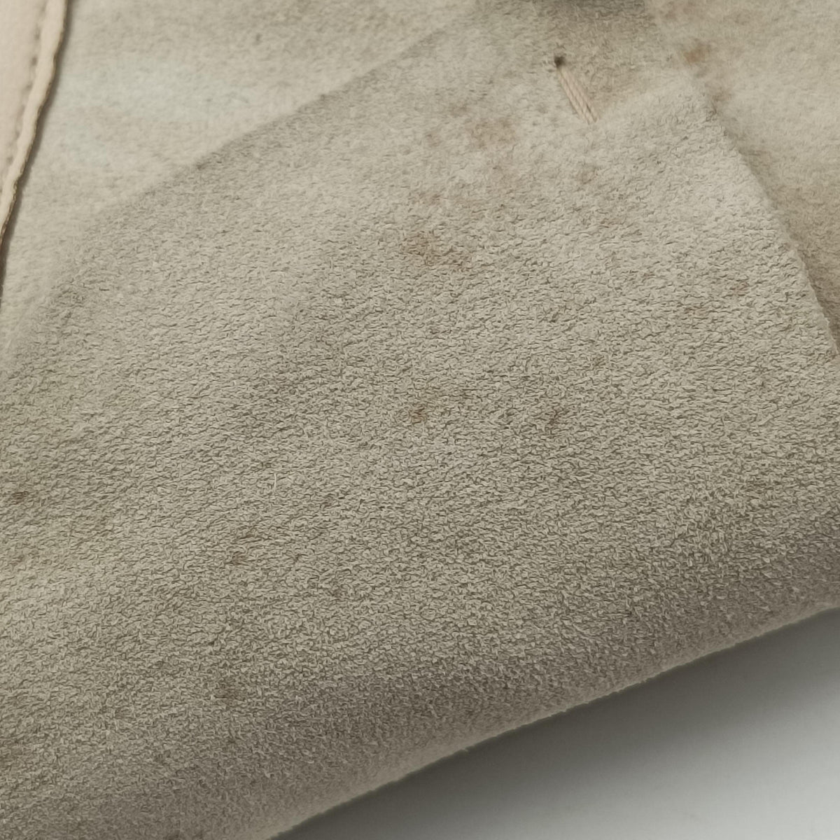 Pre-owned Yves Saint Laurent Mombasa Beige Suede 122245 handbag | stylenewstar