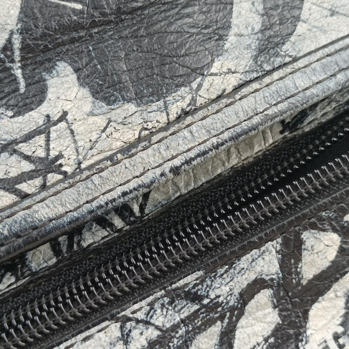 Explore Black×White Lambskin 655982.1090.O.527277エクスプローラー ブラック×ホワイト ラムスキン 655982.1090.O.527277