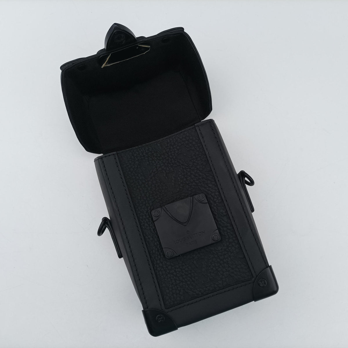 Secondhand Louis Vuitton Vertical Trunk Noir Monogram Taurillon M82070 shoulderbag | stylenewstar