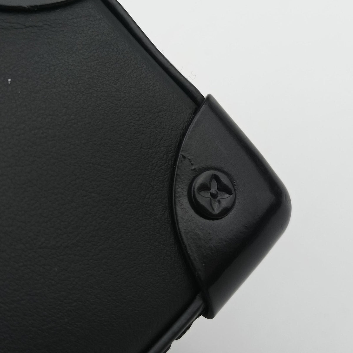Secondhand Louis Vuitton Vertical Trunk Noir Monogram Taurillon M82070 shoulderbag | stylenewstar