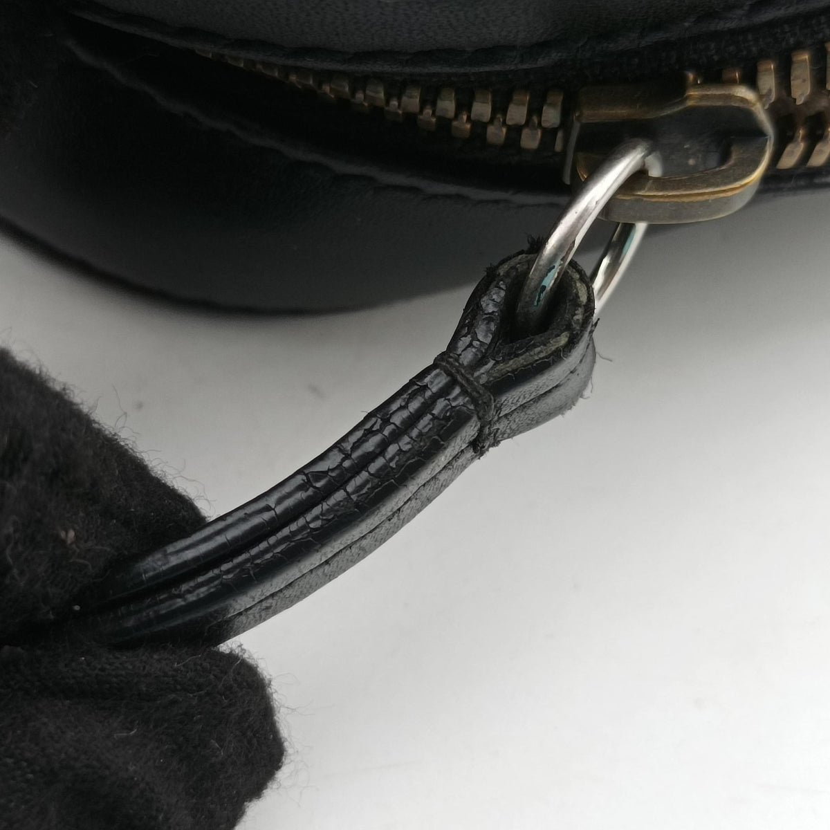 Pre-owned Gucci Bee Web Black Leather 412008 shoulderbag | stylenewstar