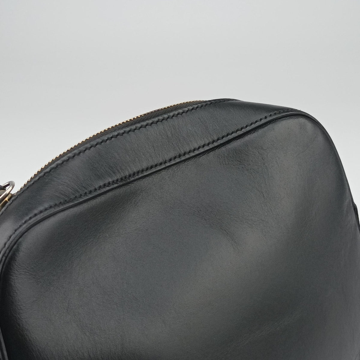 Pre-owned Gucci Bee Web Black Leather 412008 shoulderbag | stylenewstar