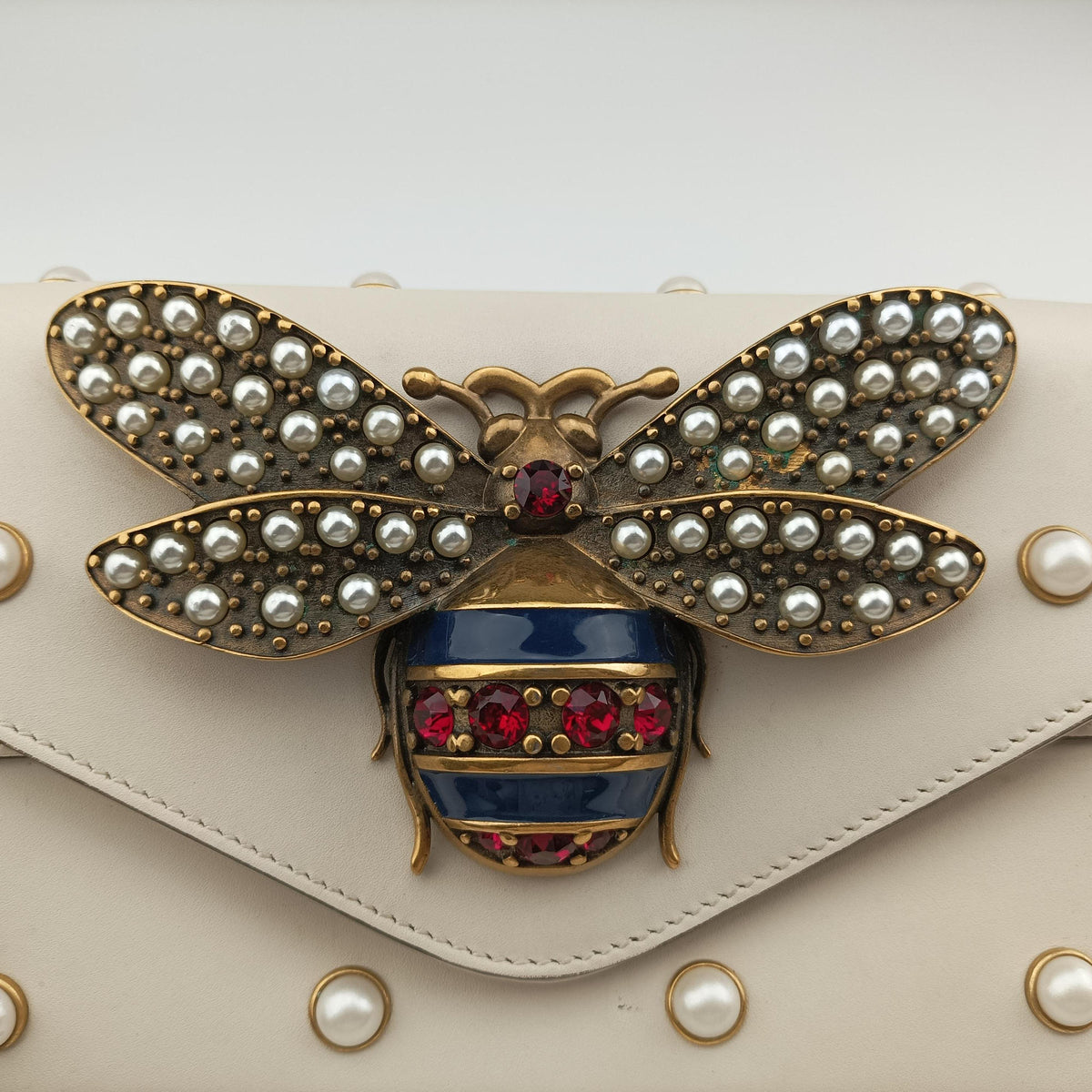 Pre-owned Gucci Broadway Pearl Bee White Leather 453778 shoulderbag | stylenewstar
