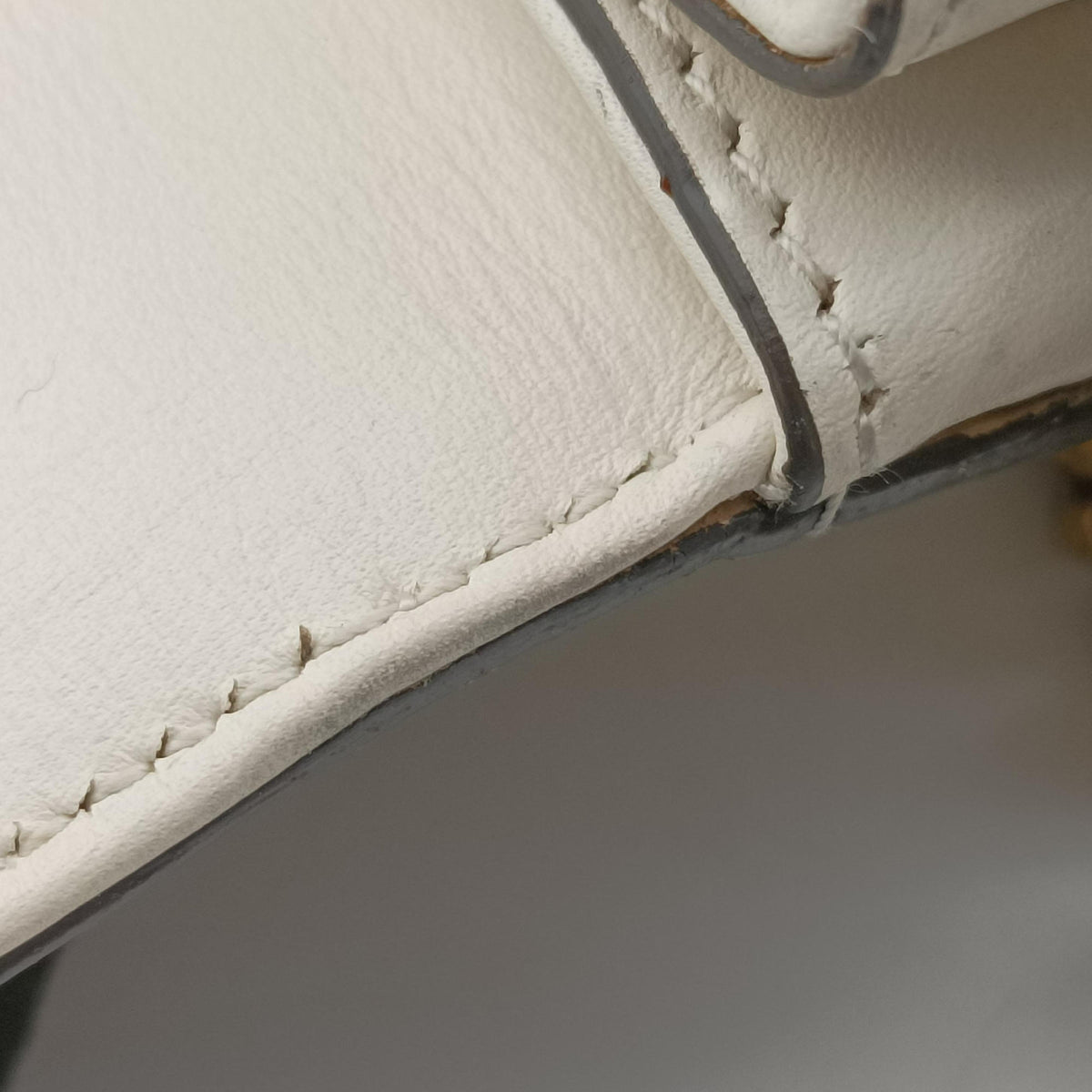 Pre-owned Gucci Broadway Pearl Bee White Leather 453778 shoulderbag | stylenewstar