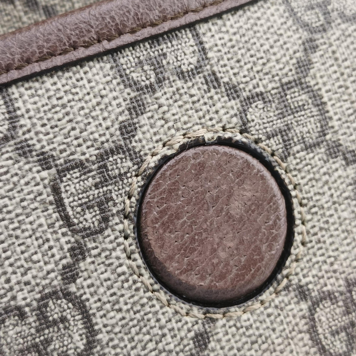 Pre-owned Gucci NEO VINTAGE GG Supreme beige x Brown PVC coated canvas×Leather 493930 bum bag/waist bag | stylenewstar