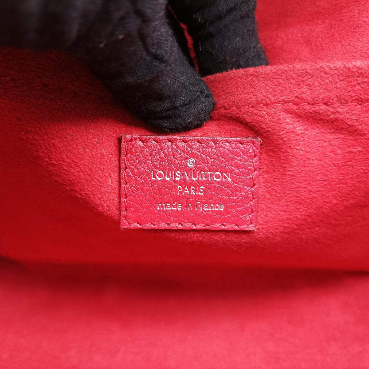 Secondhand Louis Vuitton MyLockme BB Ruby Leather M51419 shoulderbag | stylenewstar