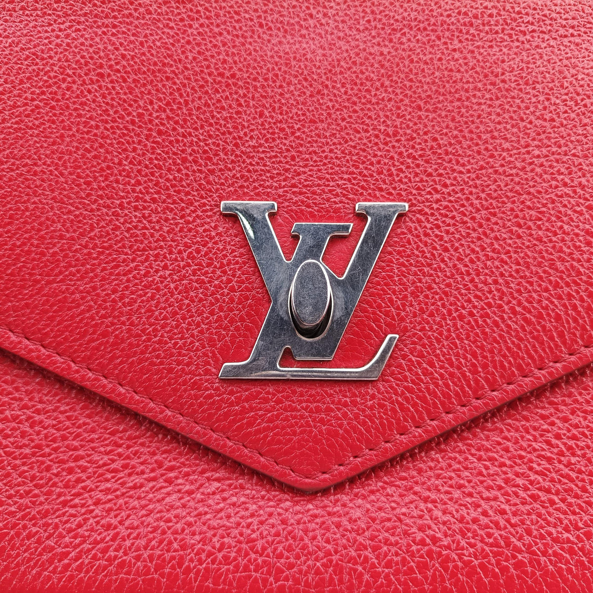 Secondhand Louis Vuitton MyLockme BB Ruby Leather M51419 shoulderbag | stylenewstar