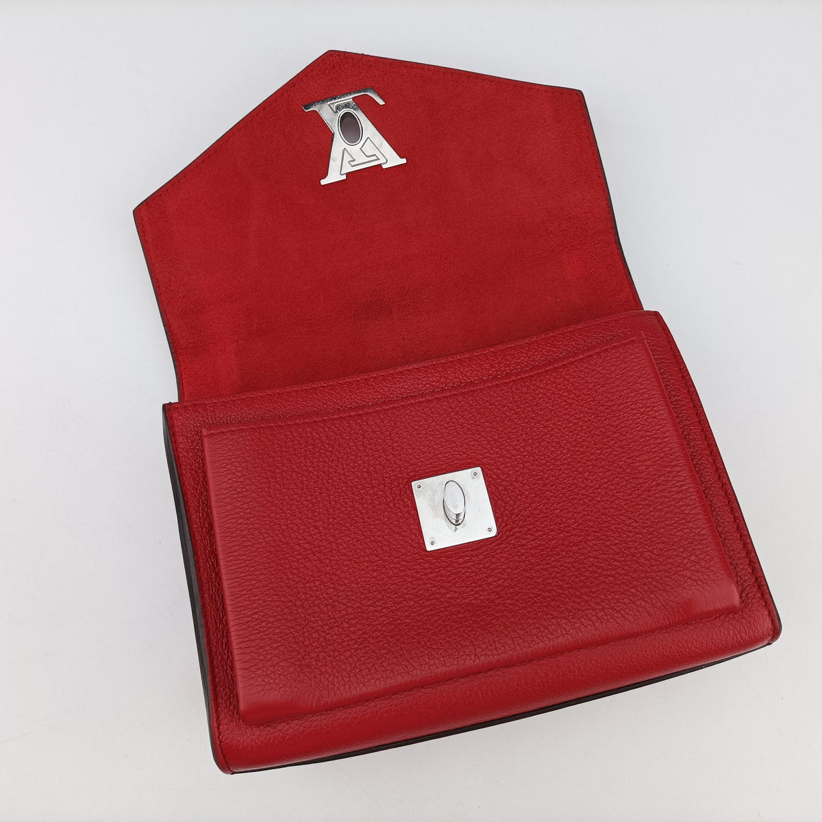 Secondhand Louis Vuitton MyLockme BB Ruby Leather M51419 shoulderbag | stylenewstar