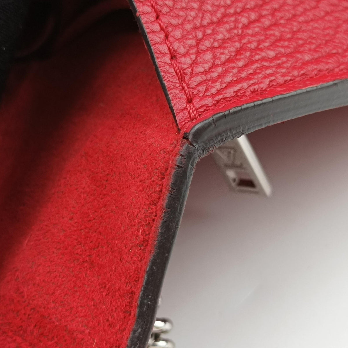 Secondhand Louis Vuitton MyLockme BB Ruby Leather M51419 shoulderbag | stylenewstar