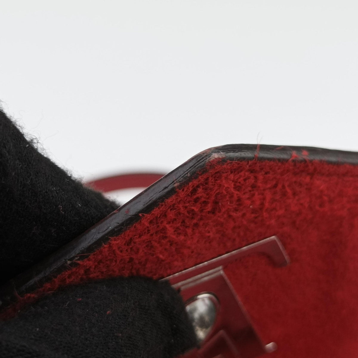 Secondhand Louis Vuitton MyLockme BB Ruby Leather M51419 shoulderbag | stylenewstar