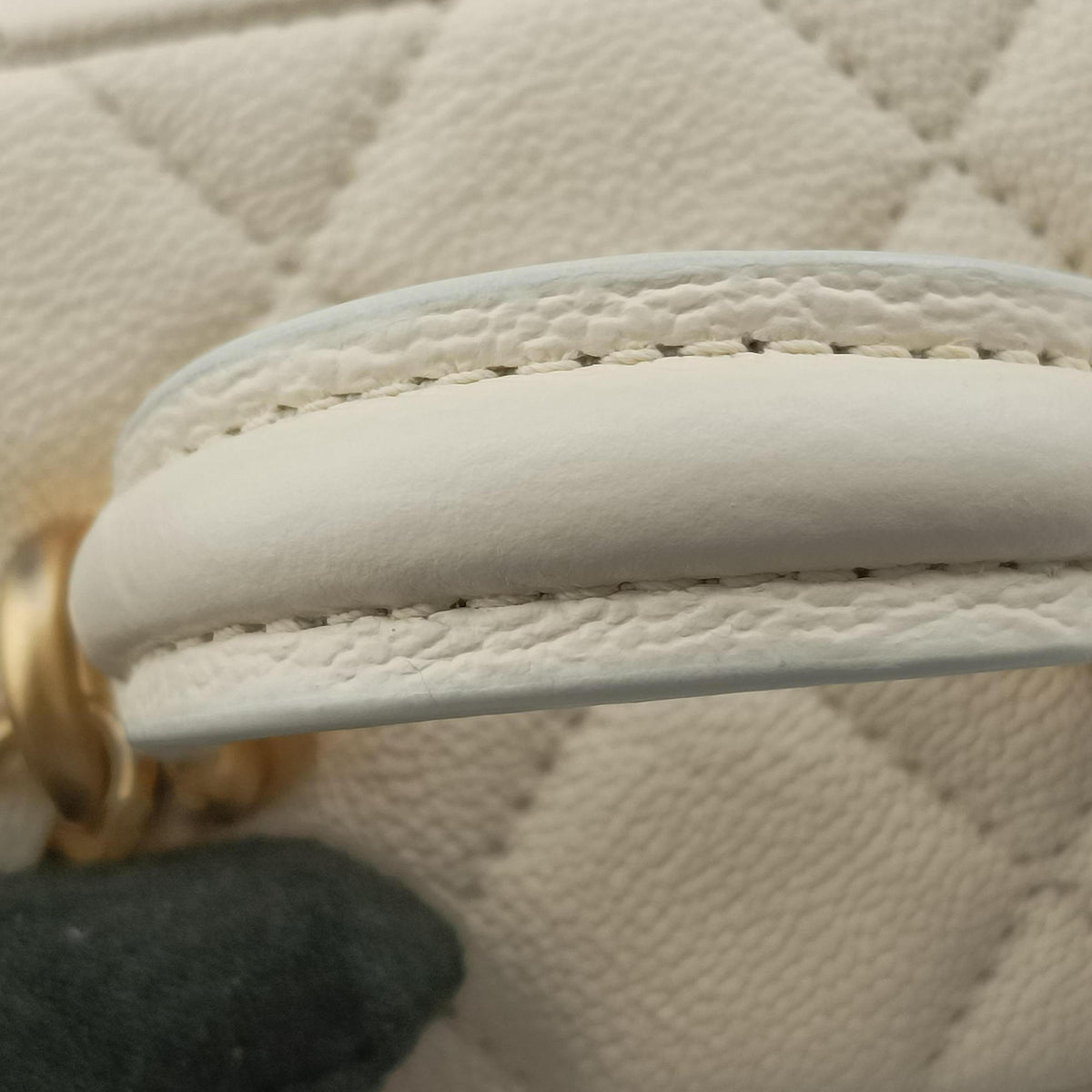 Micro Vanity Case White caviar skin AP2194 31208948マトラッセ ミニバニティ ジップアラウンド ホワイト キャビアスキン AP2194 31208948
