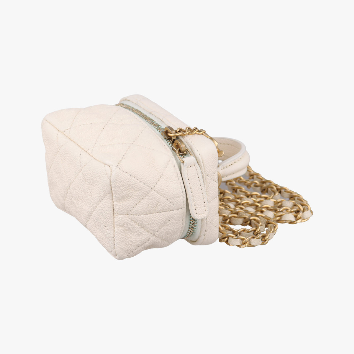 Micro Vanity Case White caviar skin AP2194 31208948マトラッセ ミニバニティ ジップアラウンド ホワイト キャビアスキン AP2194 31208948