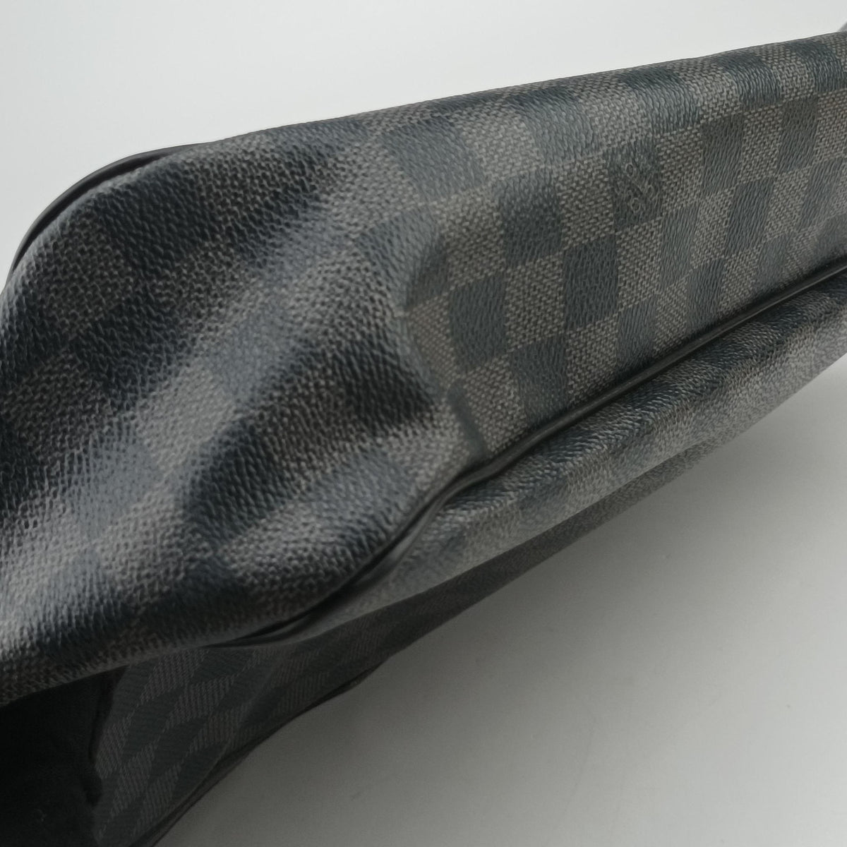 Pre-owned Louis Vuitton DANIEL GM Noir Damier GRAPHITE N58033 crossbodybag | stylenewstar