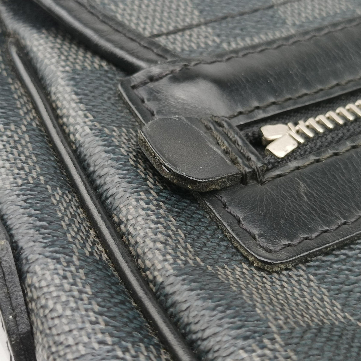 Pre-owned Louis Vuitton DANIEL GM Noir Damier GRAPHITE N58033 crossbodybag | stylenewstar