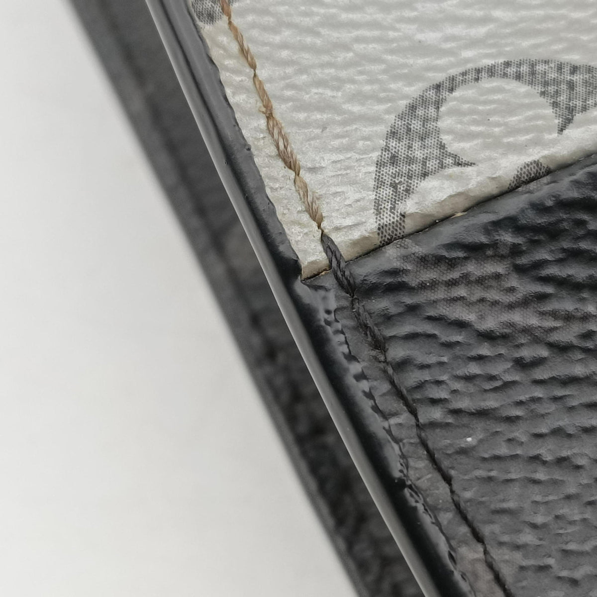 Pochette Voyage MM Black x Silver Monogram Split M63039 SP1128ポシェット ヴォワヤージュ MM ブラック x シルバー モノグラム スプリット M63039 SP1128