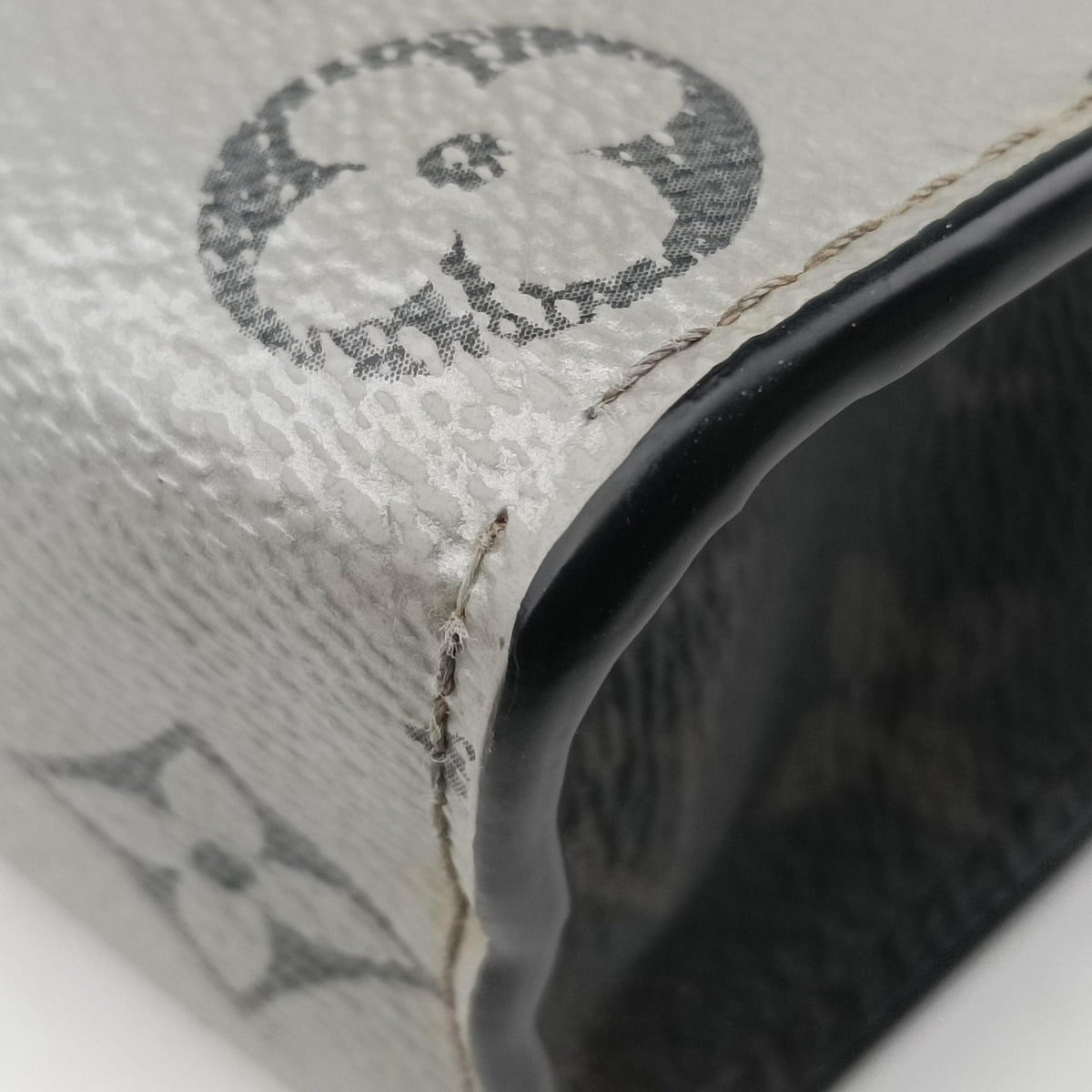 Pochette Voyage MM Black x Silver Monogram Split M63039 SP1128ポシェット ヴォワヤージュ MM ブラック x シルバー モノグラム スプリット M63039 SP1128