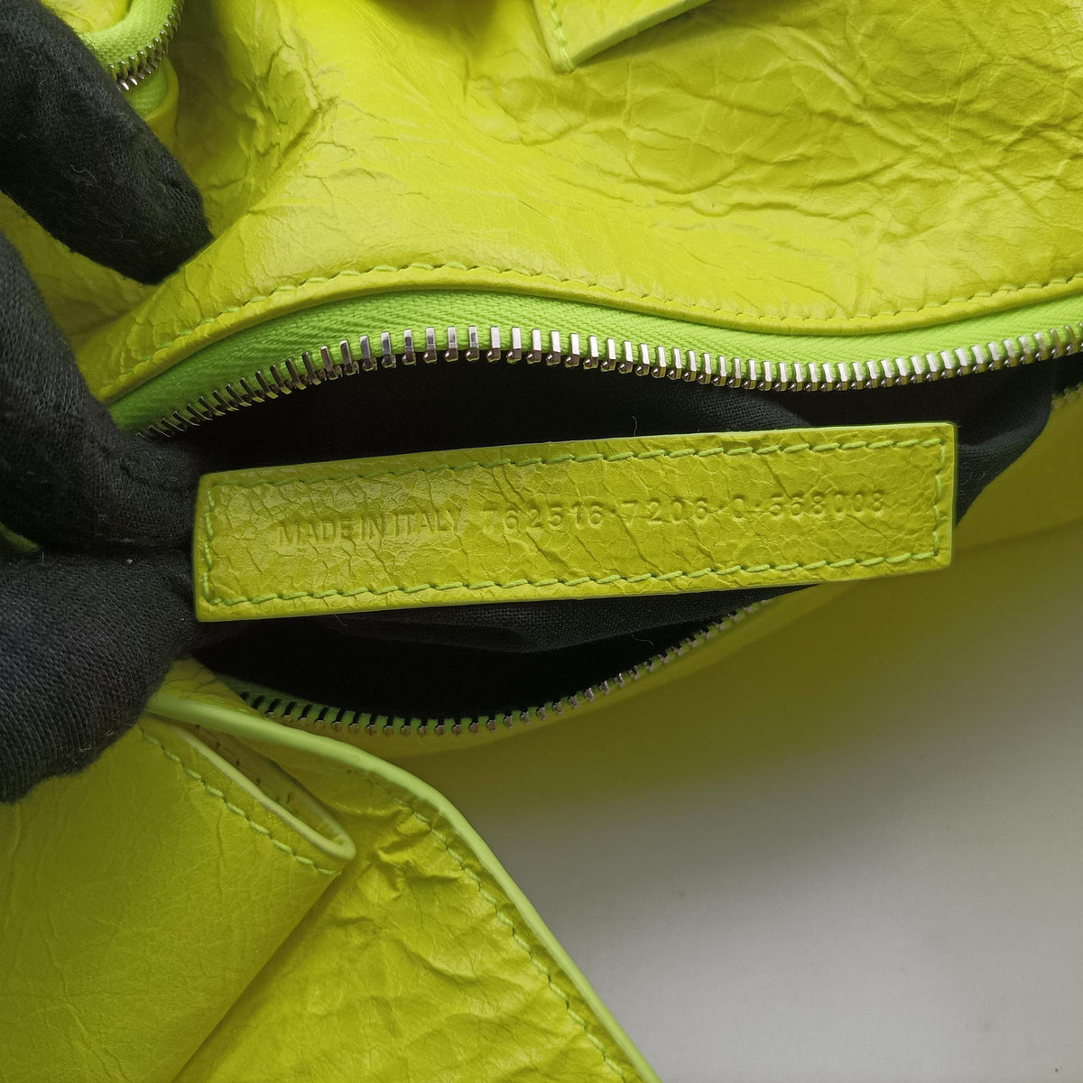 Superbusy XS Sling Bag GreenYellow leather 568008 762516.7206.O.568008スーパービジー XS スリング バッグ グリーンイエロー レザー 568008 762516.7206.O.568008