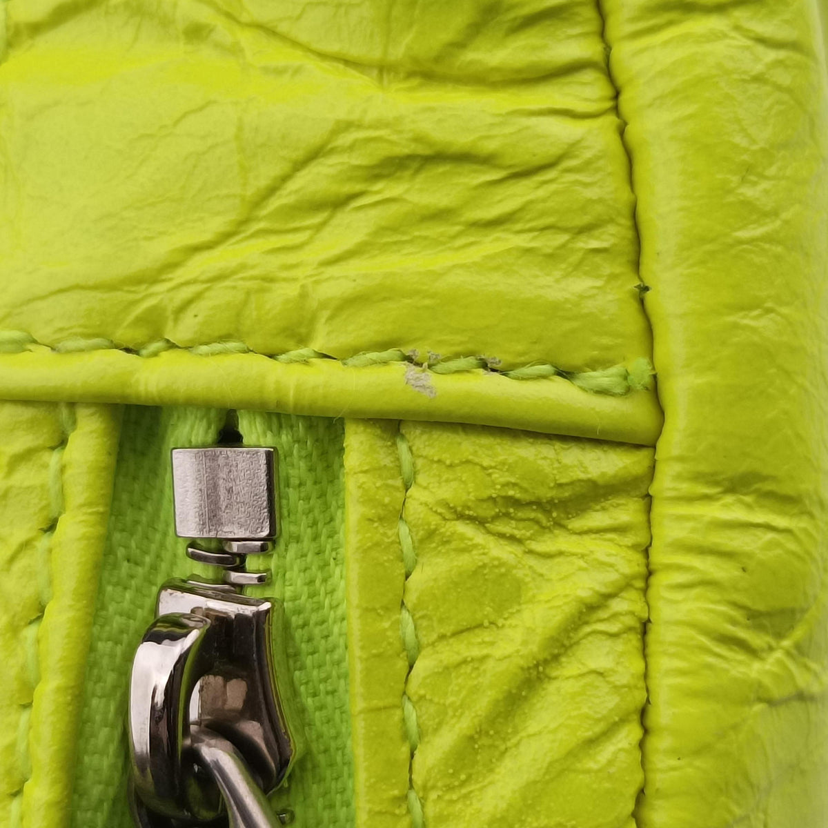 Superbusy XS Sling Bag GreenYellow leather 568008 762516.7206.O.568008スーパービジー XS スリング バッグ グリーンイエロー レザー 568008 762516.7206.O.568008