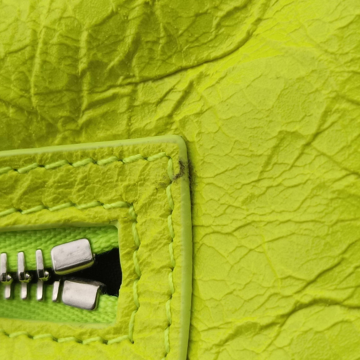 Superbusy XS Sling Bag GreenYellow leather 568008 762516.7206.O.568008スーパービジー XS スリング バッグ グリーンイエロー レザー 568008 762516.7206.O.568008