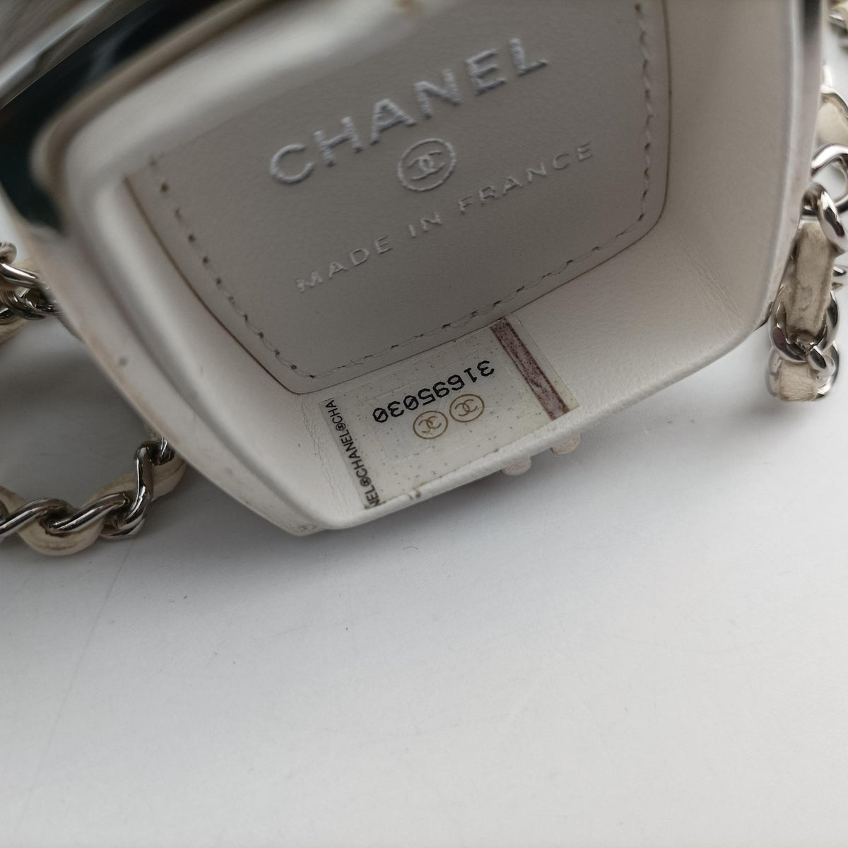 Vintage Chanel Make up box White Leather AP2425 shoulderbag | stylenewstar