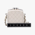 Vintage Chanel Make up box White Leather AP2425 shoulderbag | stylenewstar