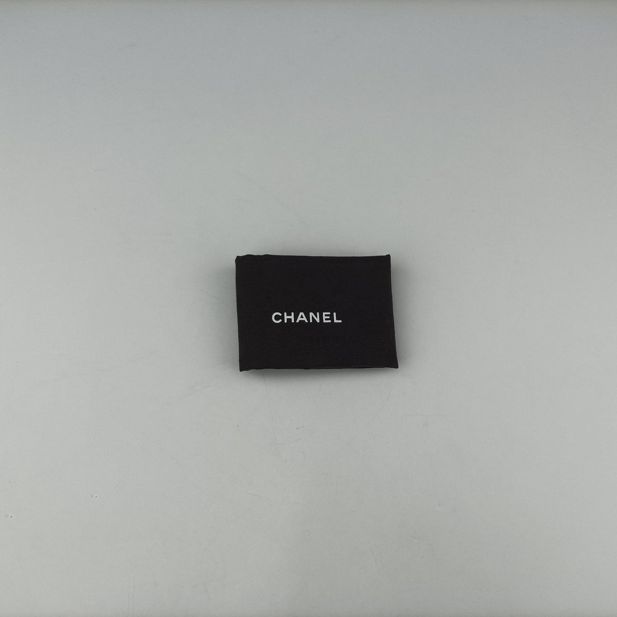 Vintage Chanel Make up box White Leather AP2425 shoulderbag | stylenewstar