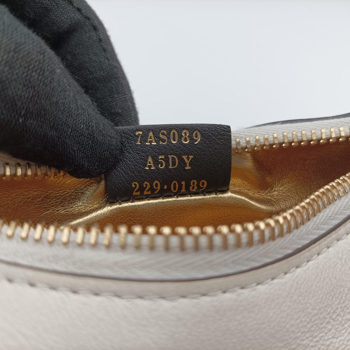Secondhand Fendi Nano Fendigraphy White Leather 7AS089 clutchbag | stylenewstar
