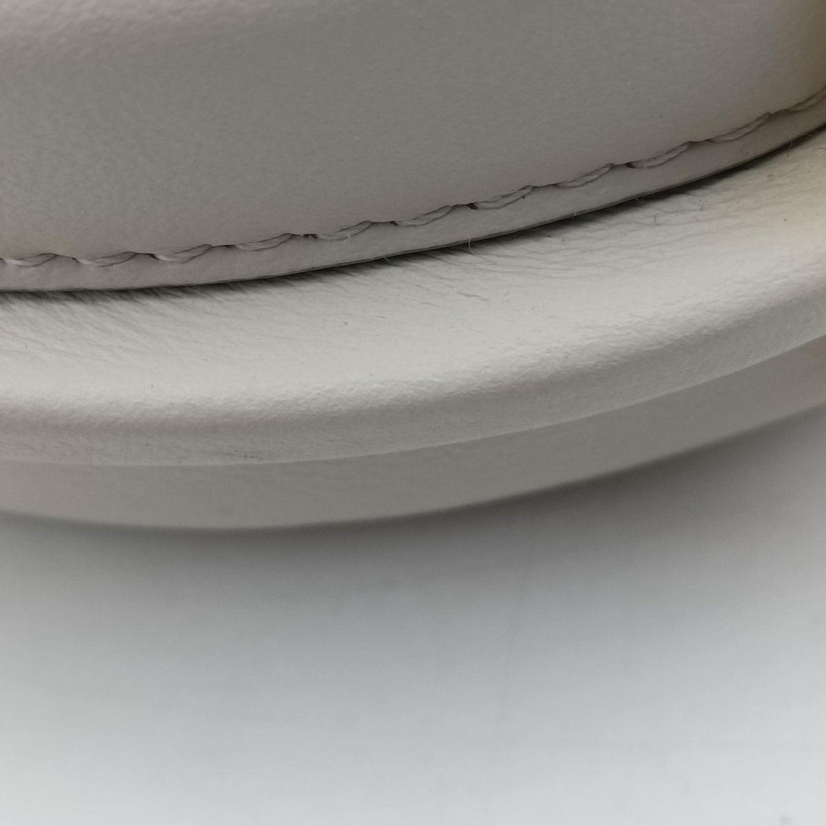 Secondhand Fendi Nano Fendigraphy White Leather 7AS089 clutchbag | stylenewstar