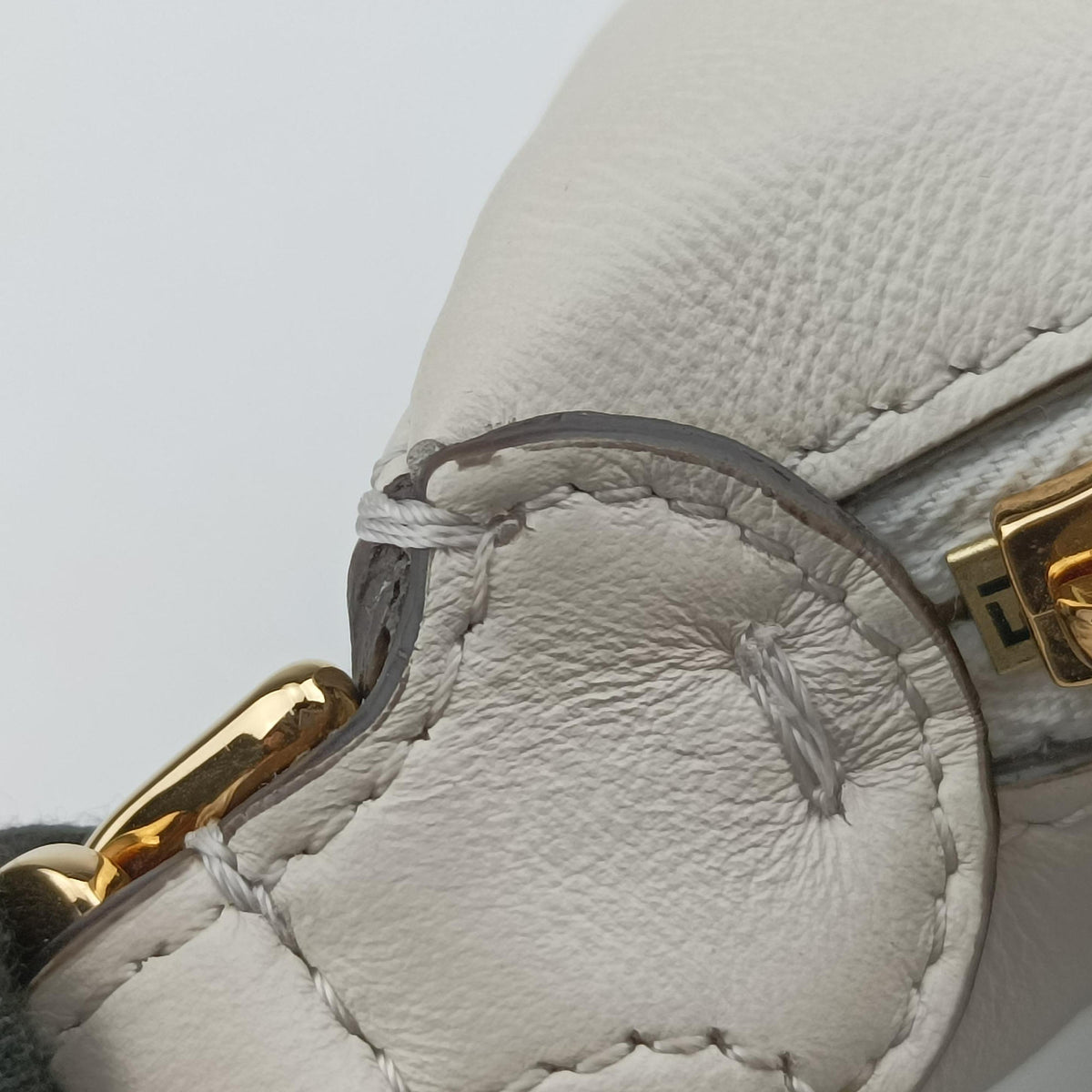 Secondhand Fendi Nano Fendigraphy White Leather 7AS089 clutchbag | stylenewstar