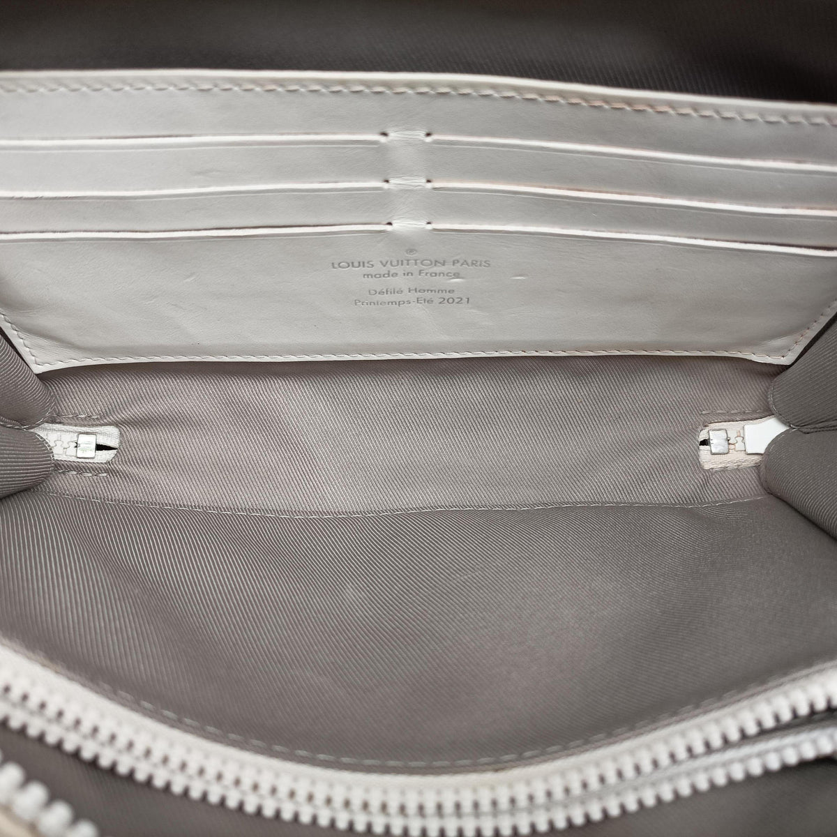 Secondhand Louis Vuitton Soft Trunk LV Friends White x Multicolor Monogram Taurillon M80146 shoulderbag | stylenewstar