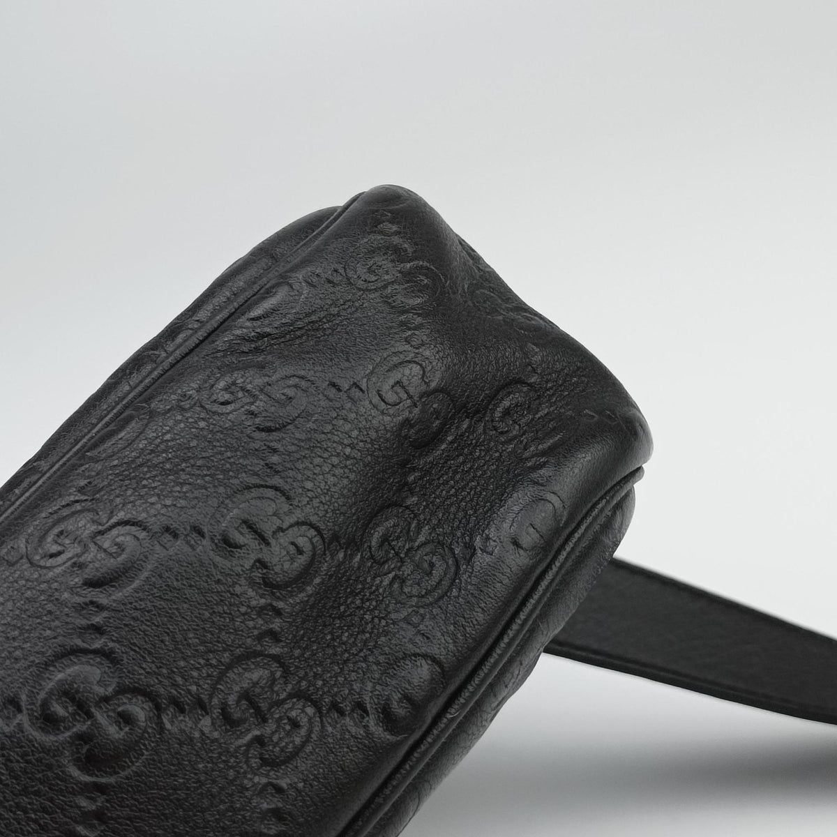 Pre-owned Gucci Guccissima Messenger Black Leather 201448 shoulderbag | stylenewstar