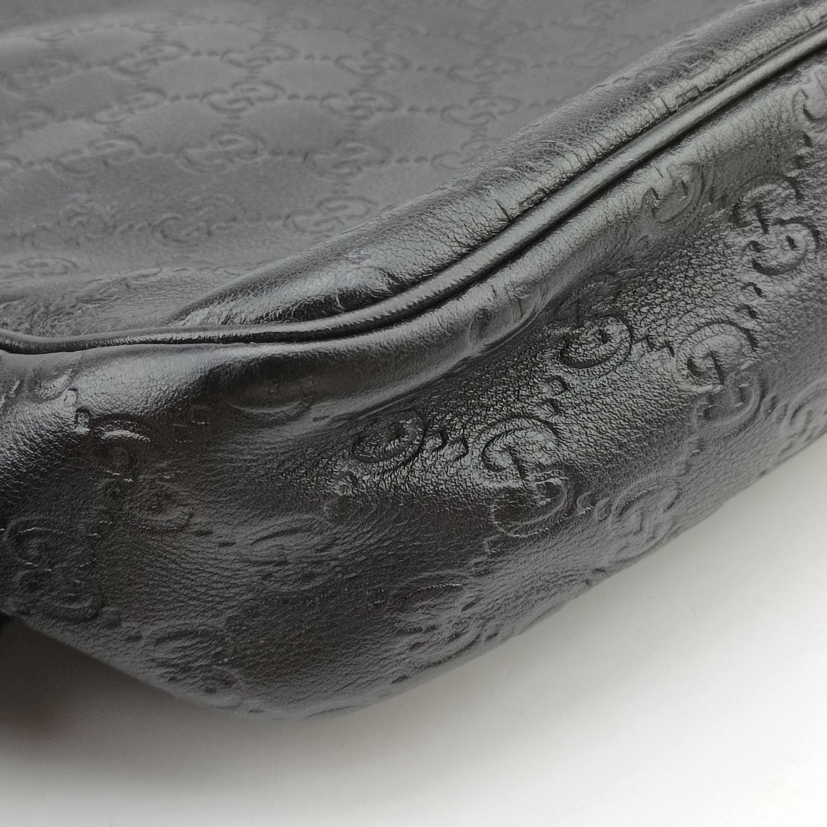 Pre-owned Gucci Guccissima Messenger Black Leather 201448 shoulderbag | stylenewstar