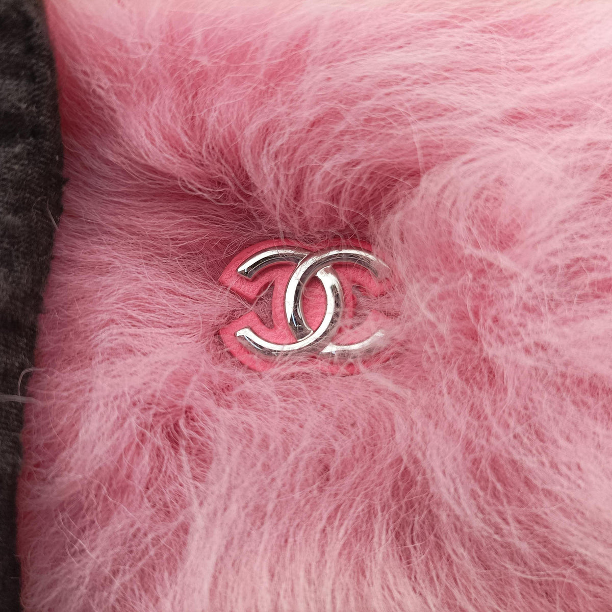 Secondhand Chanel CC Hook Card Holder Pink Shearling AP2397 handbag | stylenewstar