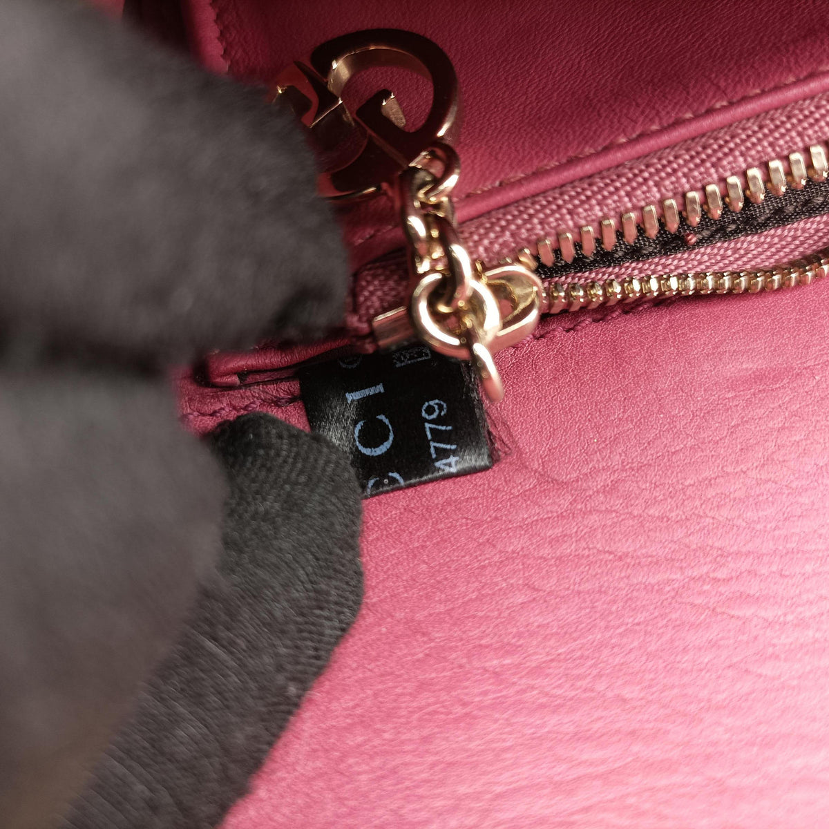 Interlocking 1973 Flap Pink Leather 277522 I010574779インターロッキング 1973 フラップ ピンク レザー 277522 I010574779