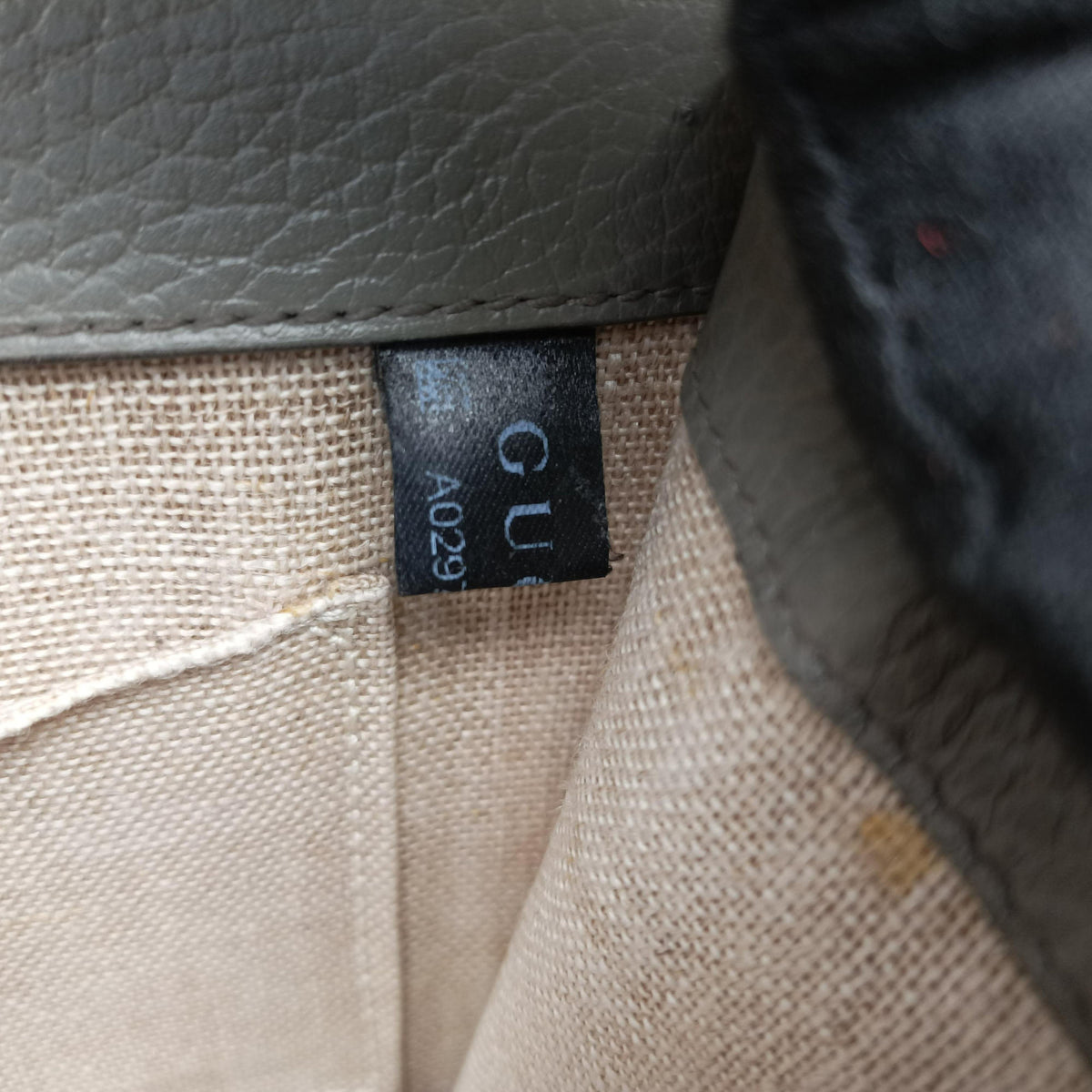 Interlocking G Grey Leather 510304 A029726000インターロッキングG グレー レザー 510304 A029726000