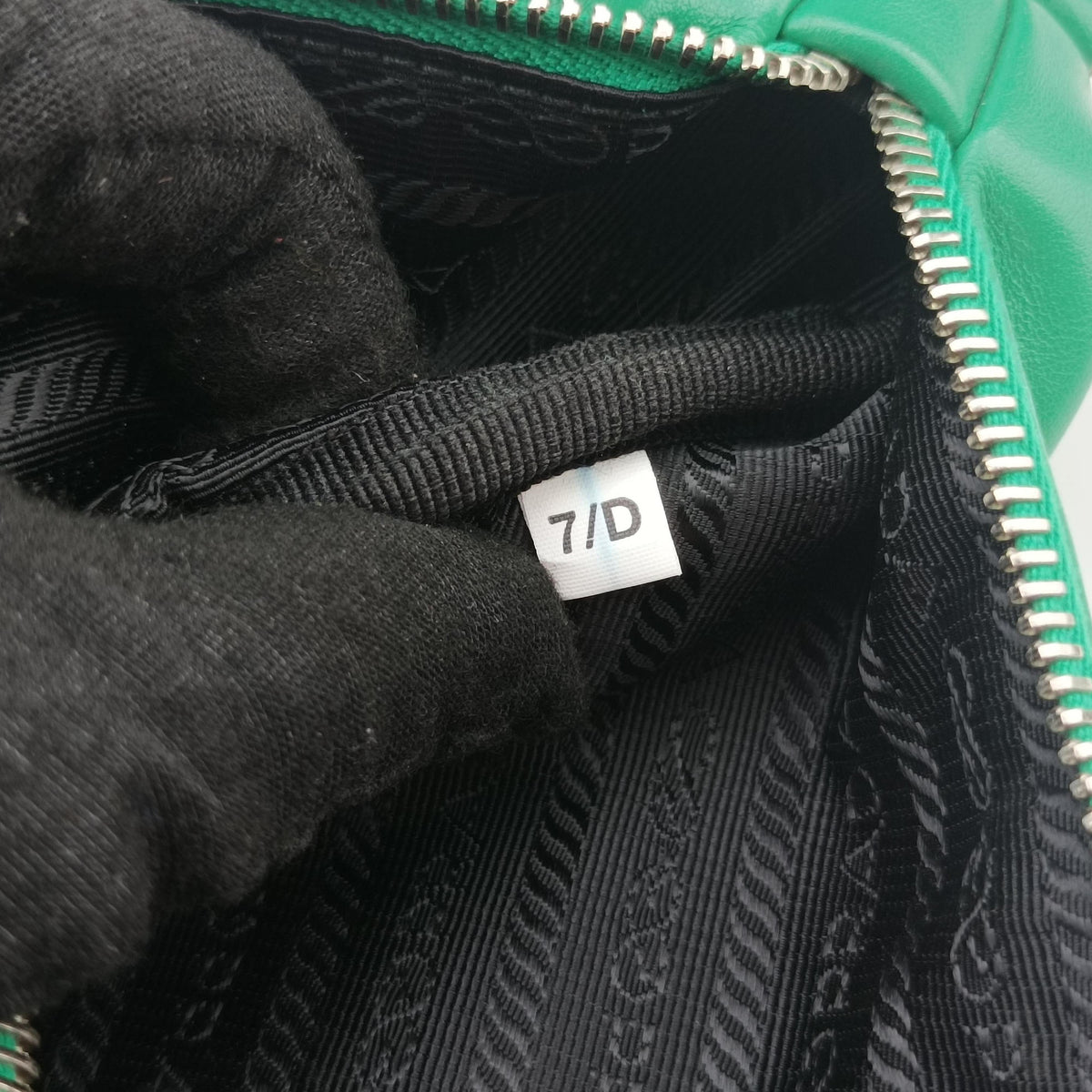 triangle embossed logo Green Leather 1BH190 7/Dトライアングル エンボスロゴ グリーン レザー 1BH190 7/D