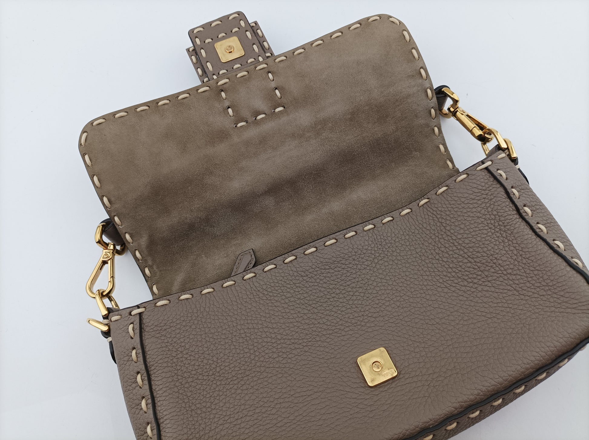 フェンディ Fendi ショルダーバッグ レディース バゲット グレー レザー 8BR600-AH95.219.3118