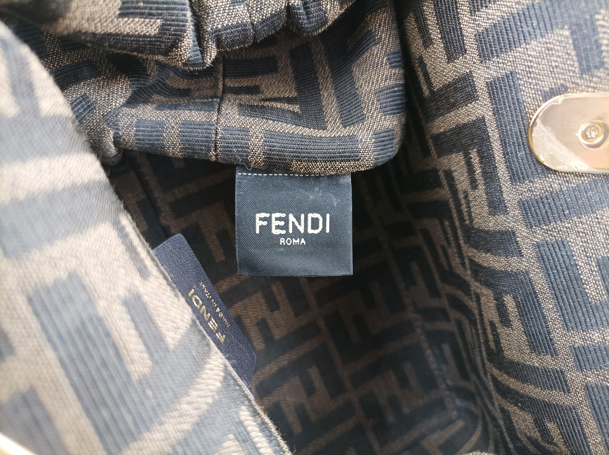 フェンディ Fendi ショルダーバッグ レディース ファースト ホワイト レザー 8BP129 AGWR 228-10429