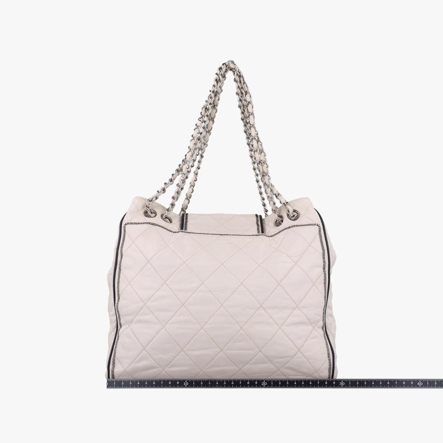 シャネル Chanel ショルダーバッグ レディース East West　2.55 ホワイト ラムスキン A37696 12141162