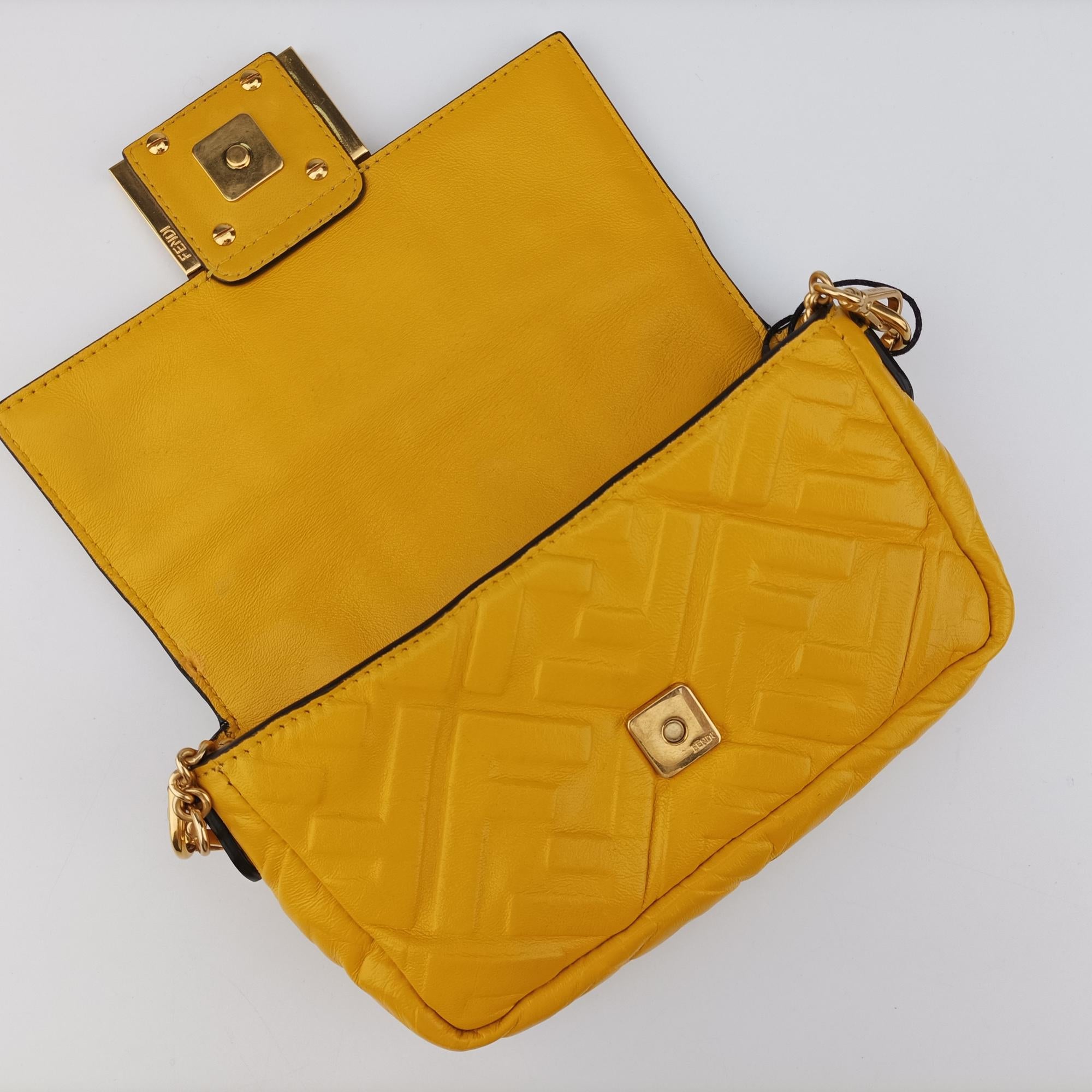 フェンディ Fendi ショルダーバッグ レディース マンマバケット イエロー レザー 8BS017.A72V.218.8321