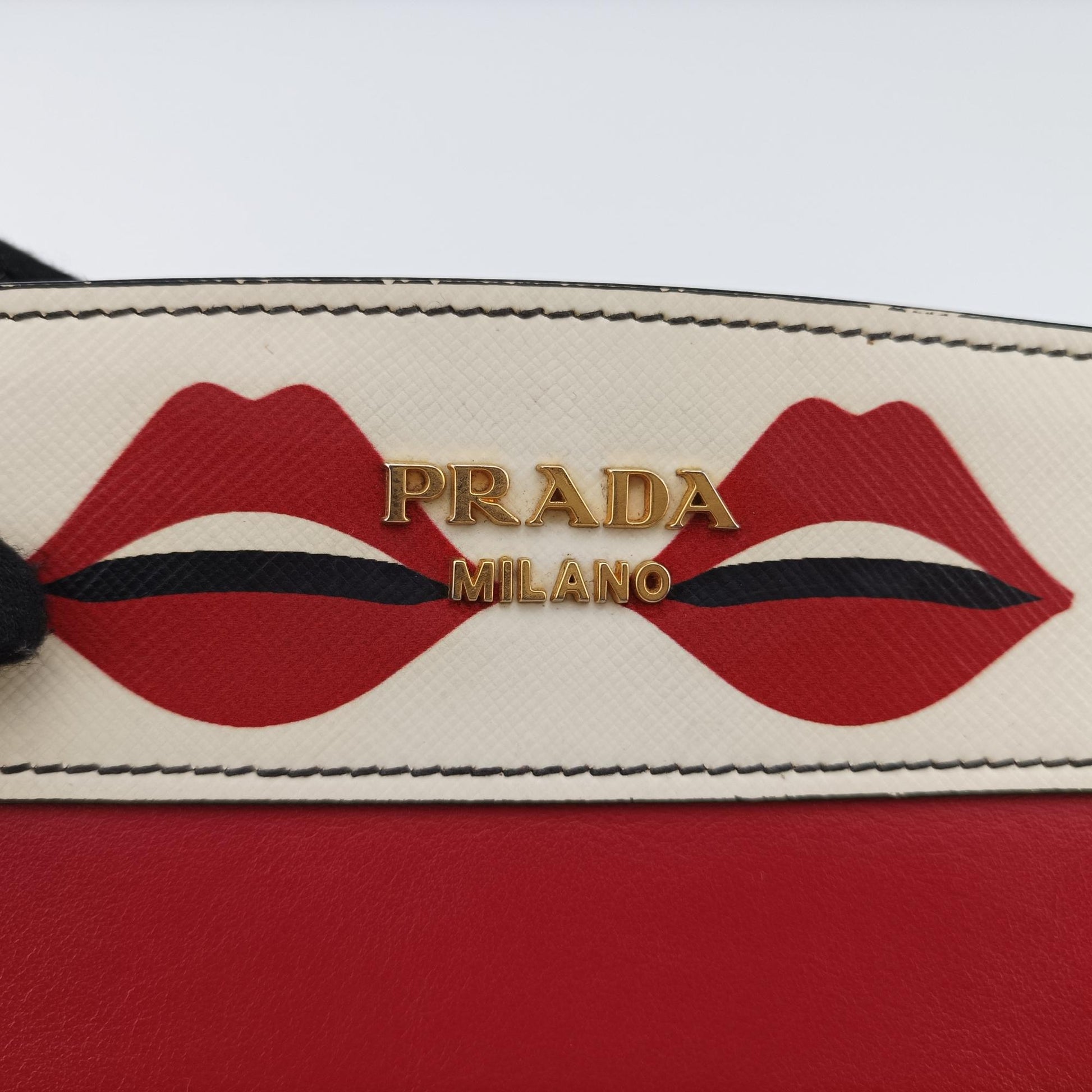 プラダ Prada ショルダーバッグ レディース リッププリント　エスプラナード レッドxホワイト サフィアーノレザー 1BH043 117/F