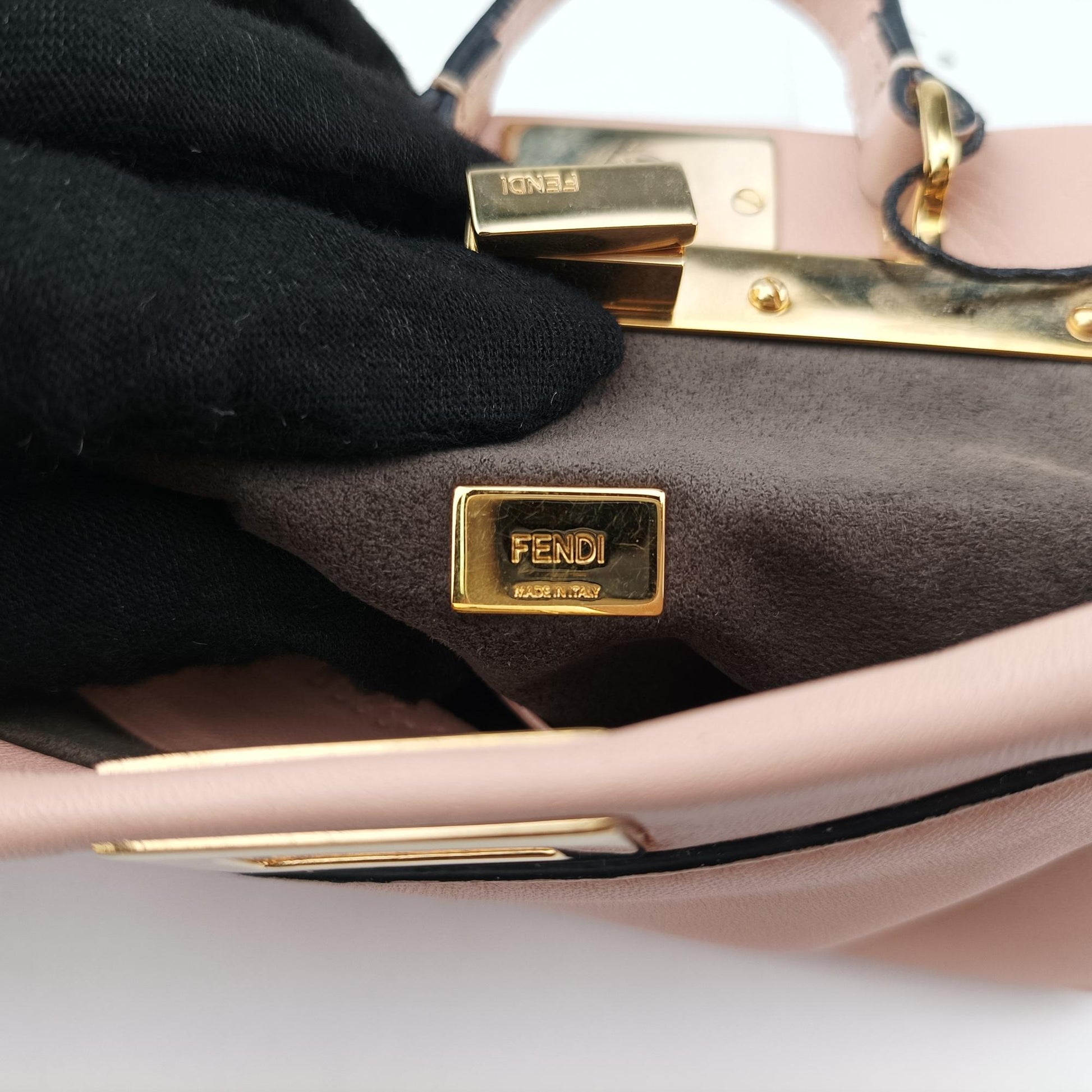 フェンディ Fendi ショルダーバッグ レディース マイクロピーカブー ピンク レザー 8M0355-K47-159-9290