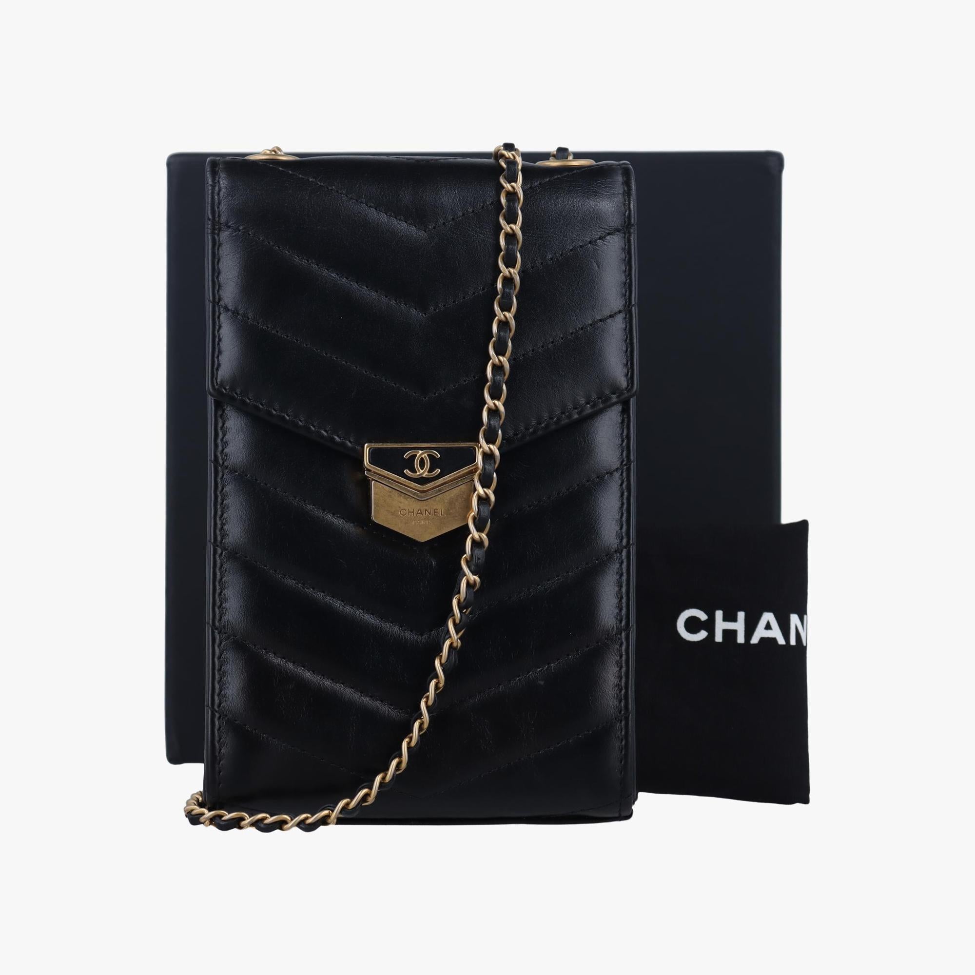 シャネル Chanel ショルダーバッグ レディース シェブロンキルティング ブラック ラムスキン A81226 26271986