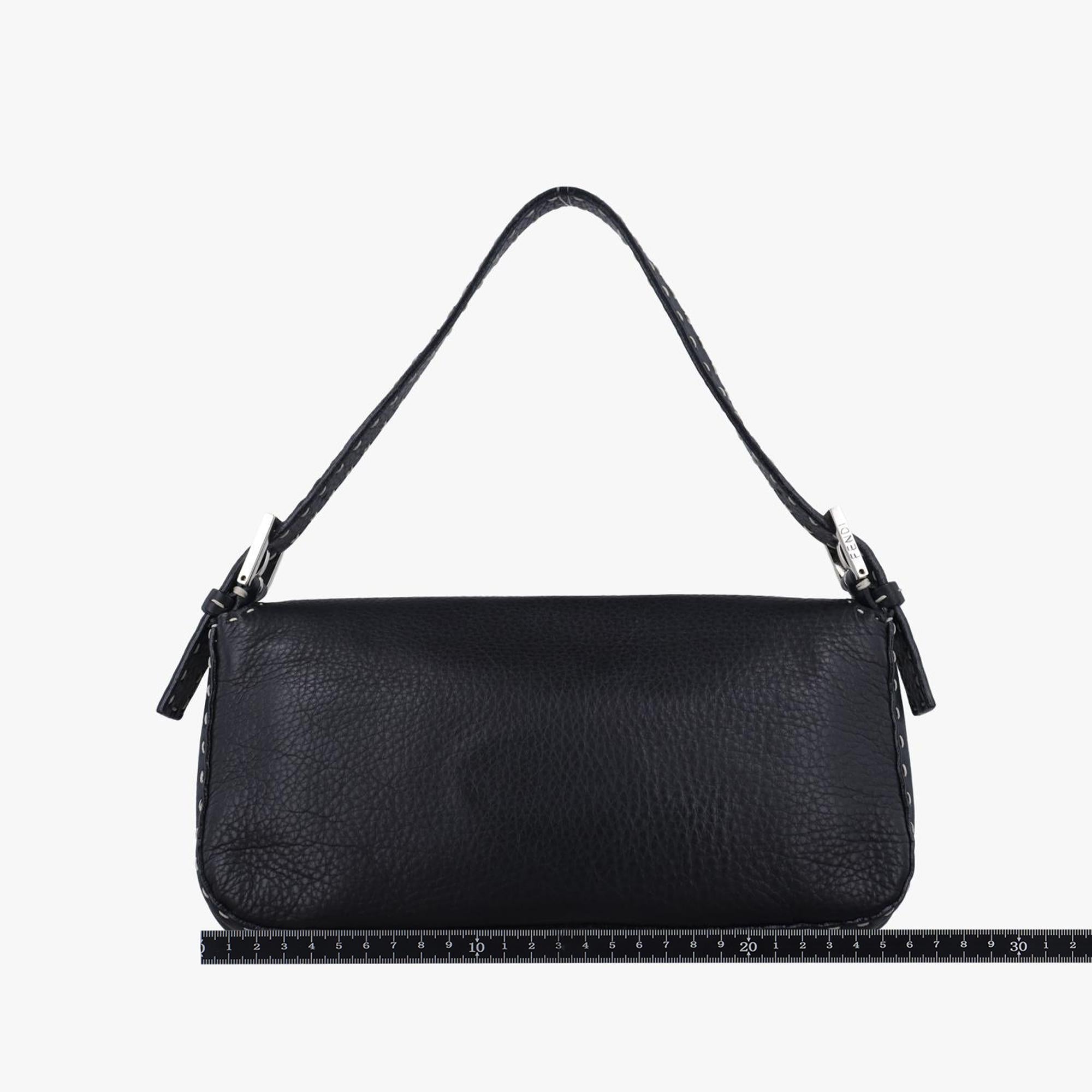 フェンディ Fendi ショルダーバッグ レディース マンマバケット ブラック レザー 2288-8BR000-019