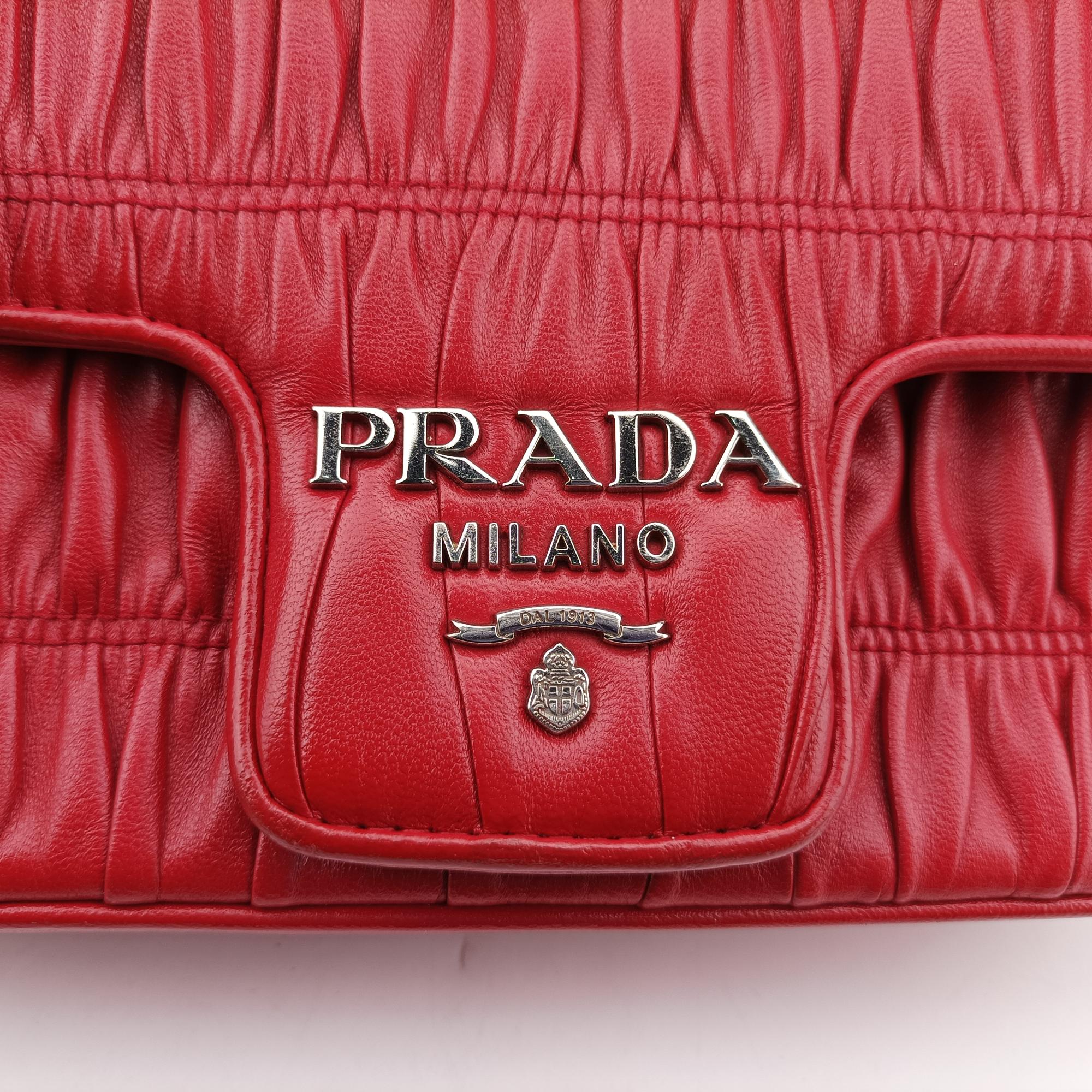 プラダ Prada ショルダーバッグ レディース ナッパ ゴーフル レッド ラムスキン 1BD140 197