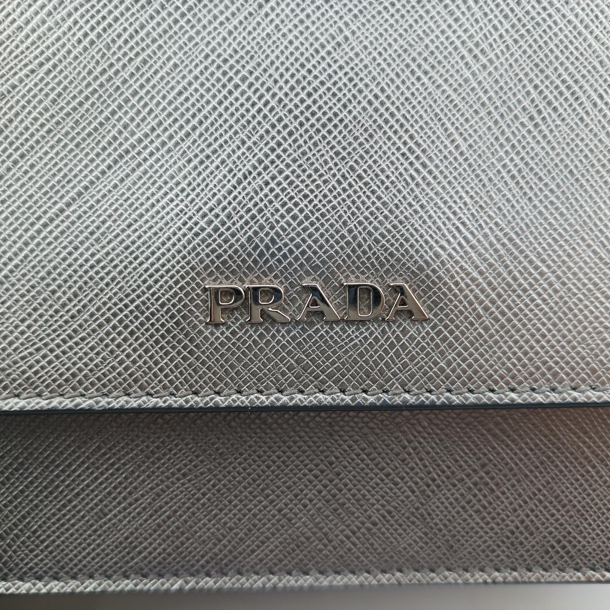 プラダ Prada ショルダーバッグ レディース シルバーチェーン シルバー サフィアーノレザー 14/J