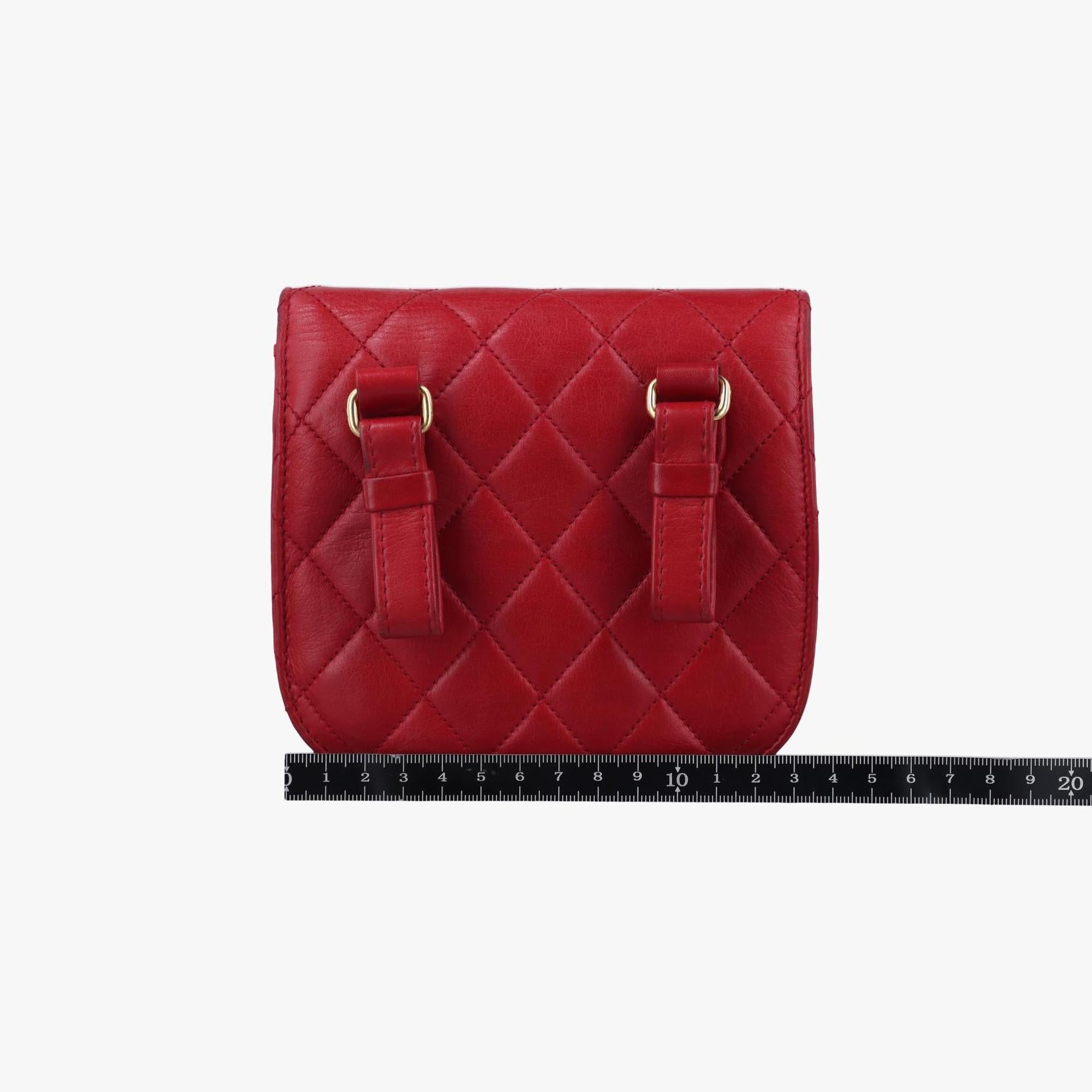 シャネル Chanel ボディバッグ/ウェストバッグ レディース マトラッセ　赤いキルティングベルト レッド ラムスキン 1833722