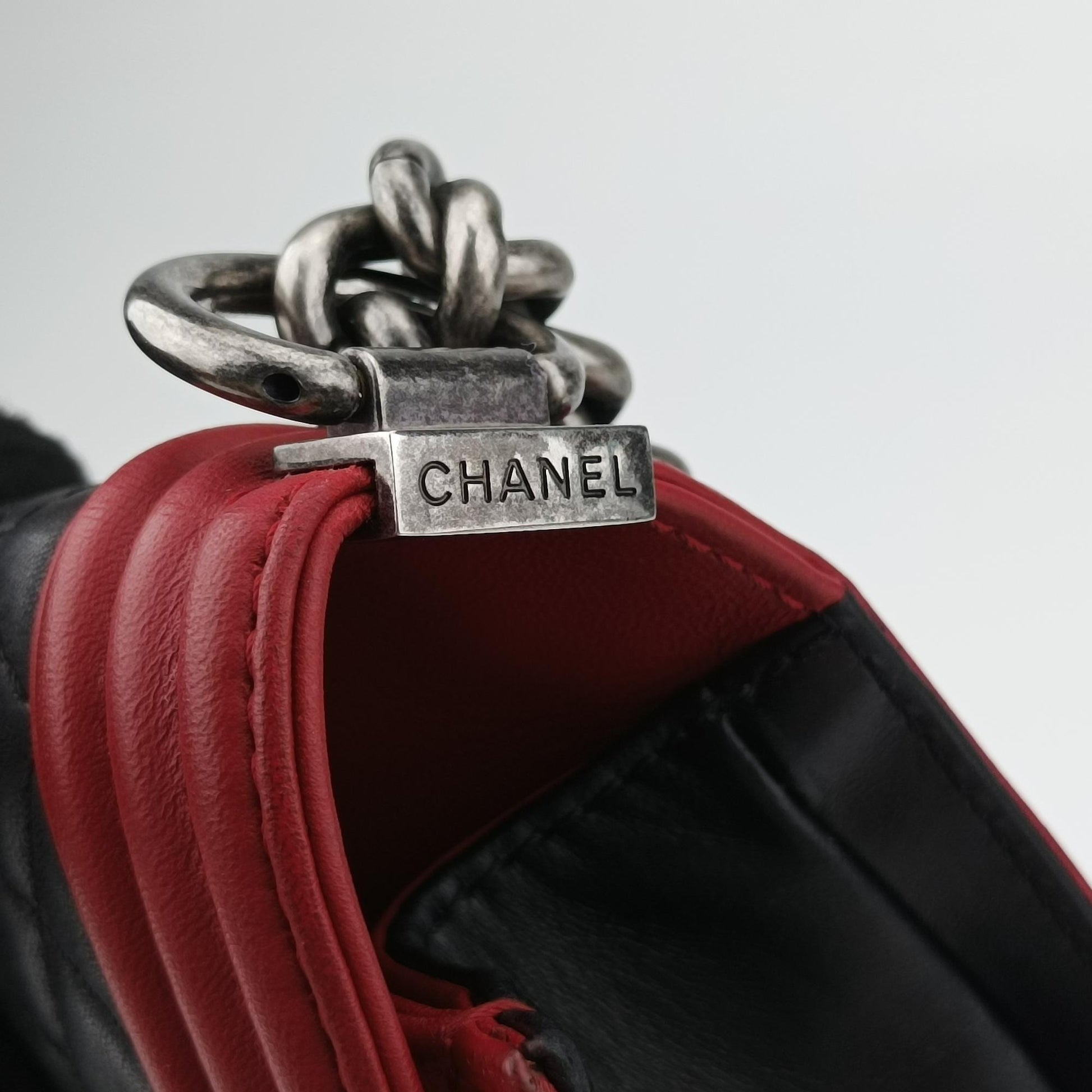 シャネル Chanel ショルダーバッグ レディース ボーイシャネル ブラック×レッド ラムスキン A67086 18278491