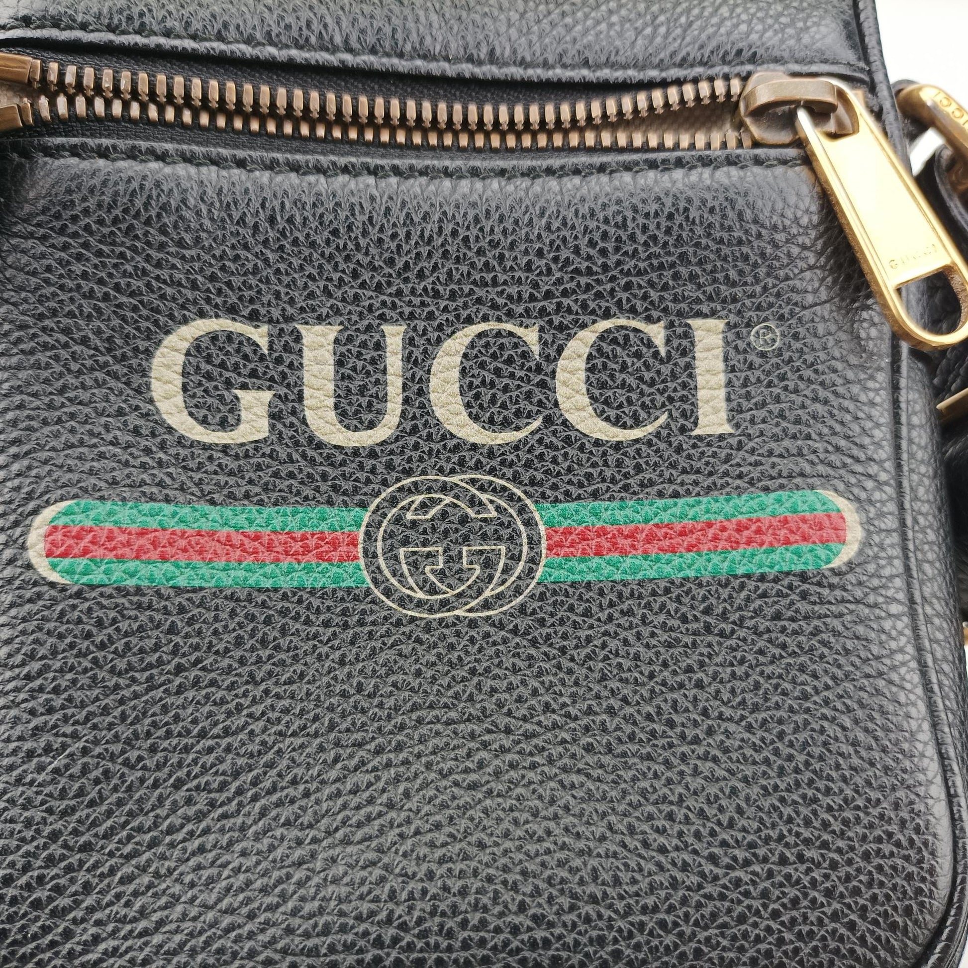 グッチ Gucci ショルダーバッグ レディース グッチプリント ブラック レザー 574803 C029135668と記載有り