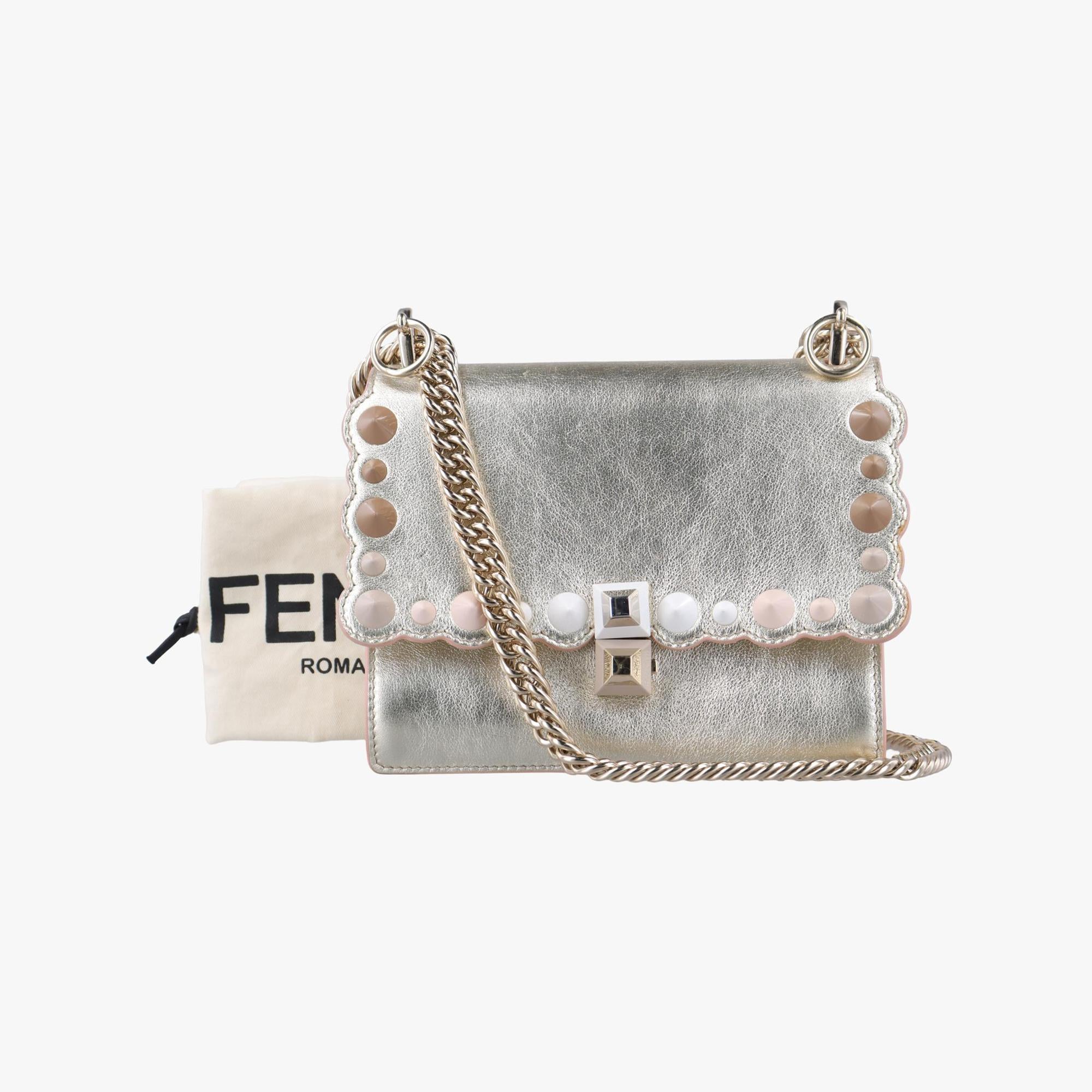 フェンディ Fendi ショルダーバッグ レディース スタッズ　キャナイ ゴールド レザー 8M0381 OZ8 188-8241